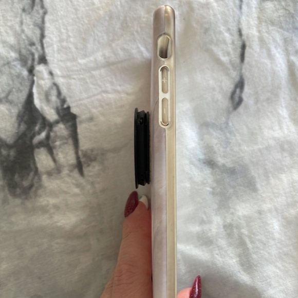 Marble iPhone 8 case with pop socket - Picture 4 of 8